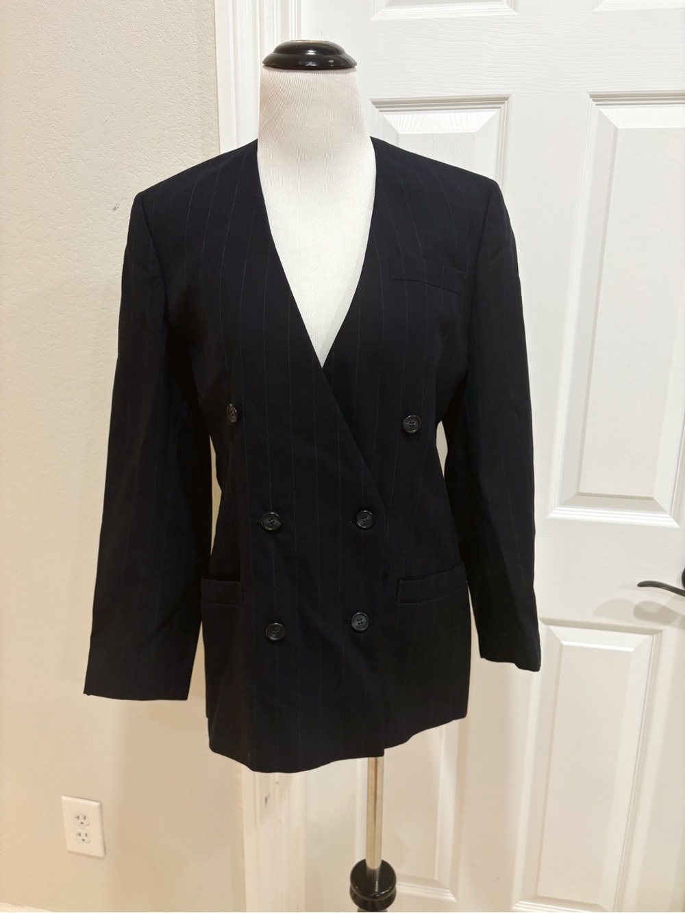 Brooks Brothers Padded Shoulder Navy Pinstripe Blazer Best for M Fit
